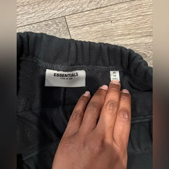 Essentials FEAR OF GOD Black Joggers - Picture 3 of 3